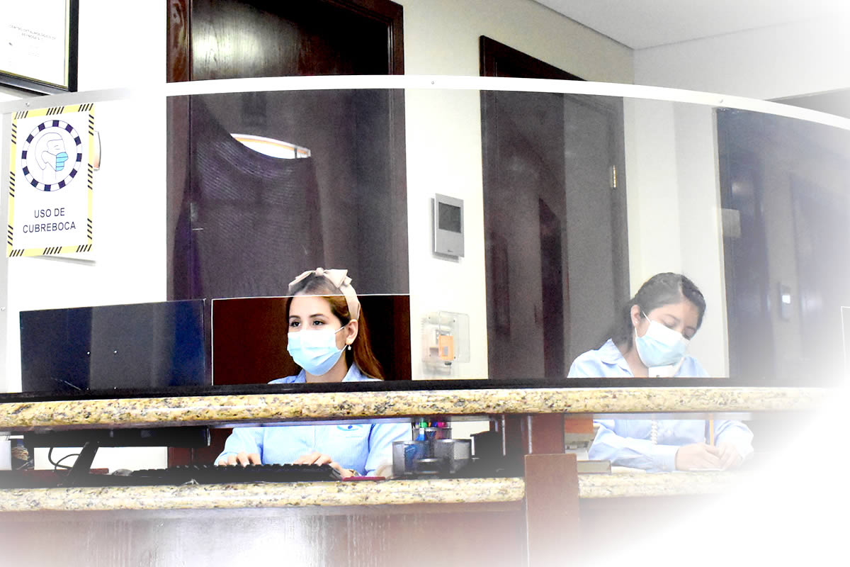 recepcion-centro-oftalmologico-noreste-reynosa